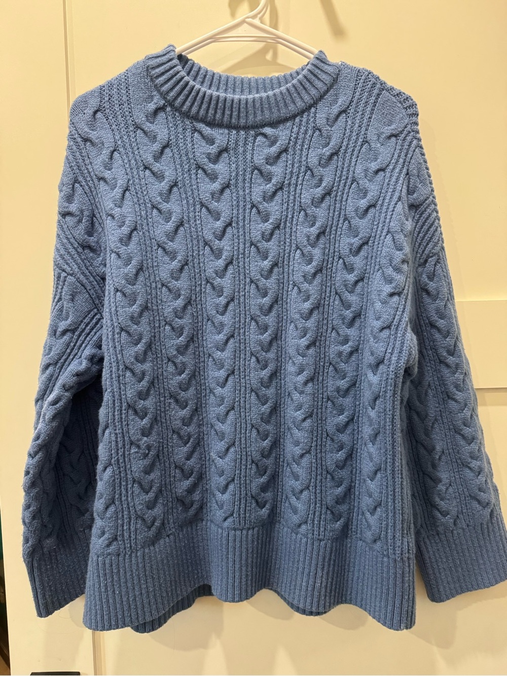 Classic Cable Knit Crewneck Sweater - Light Blue Size M